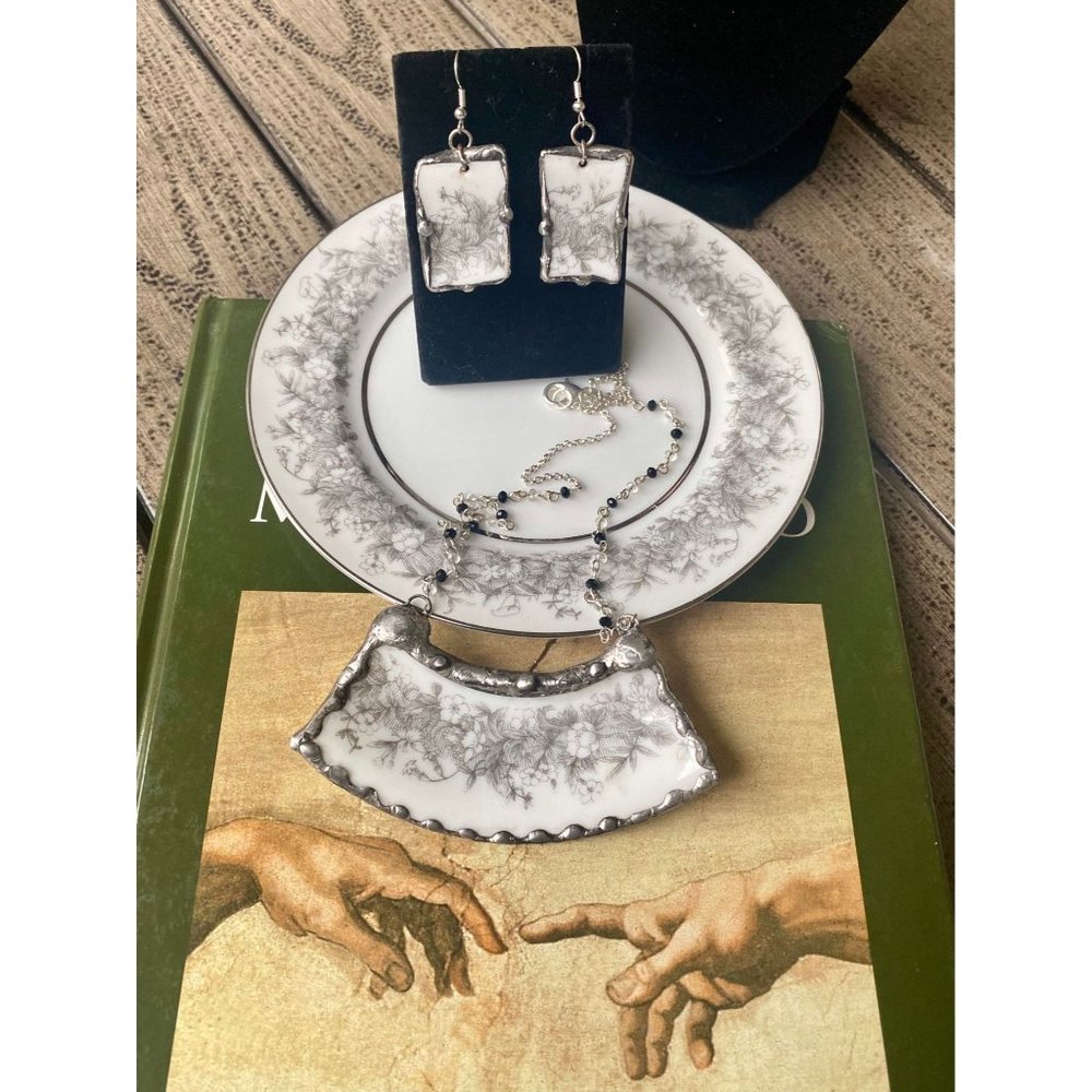 Broken China Hand Crafted Necklace & Earrings Encased in Silver Blend  Metalwork - Picture 5 of 13